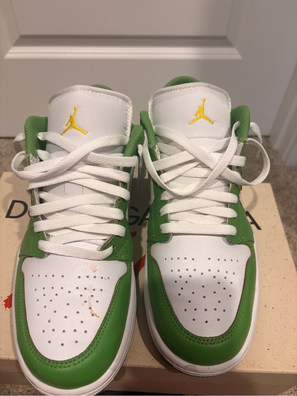 Jordan Men's Low-Top Sneakers in White and Green - Picture 3 of 8